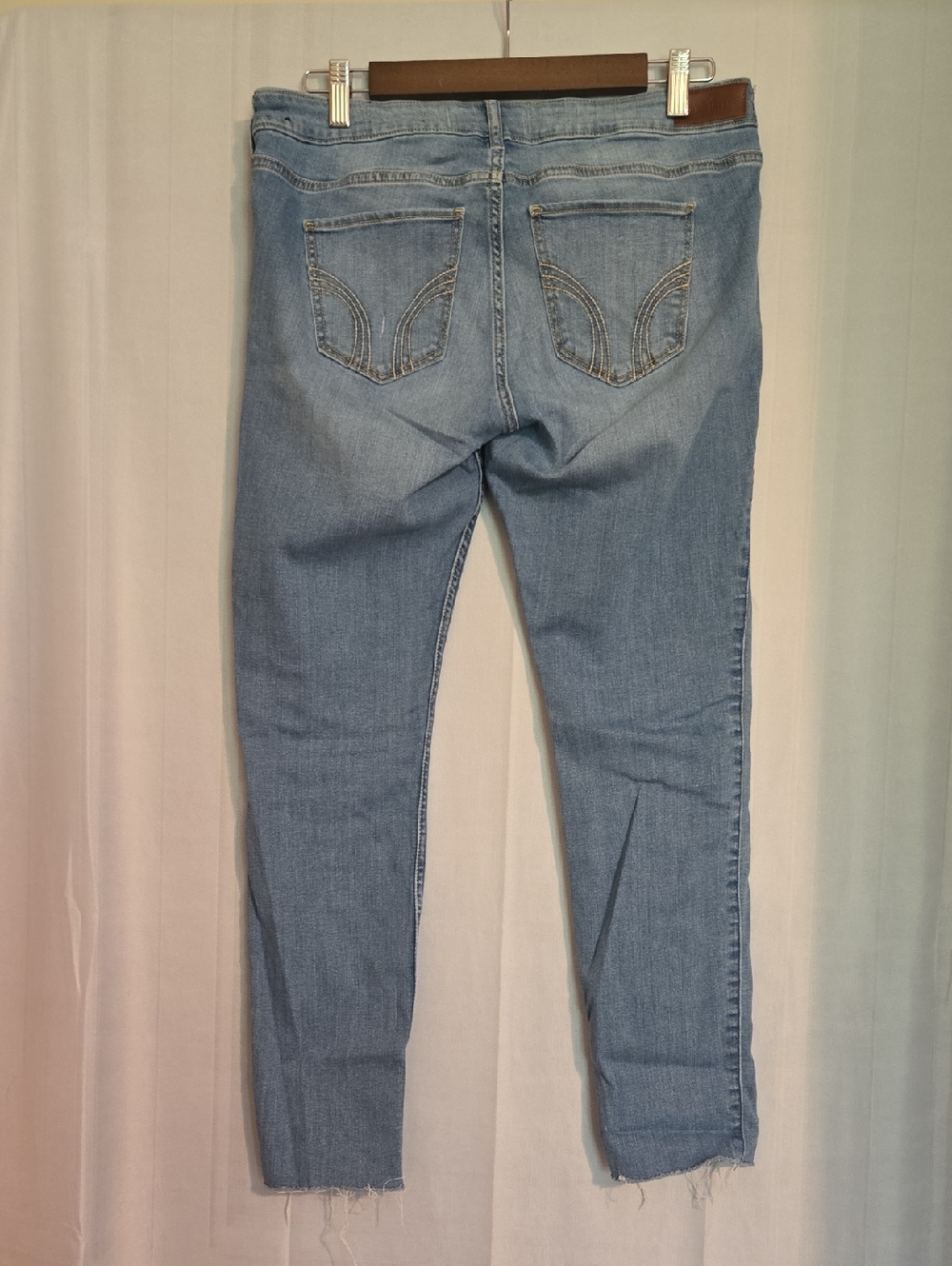 Hollister Light Wash Destructed Skinny Jeans Size 13 - Picture 8 of 10